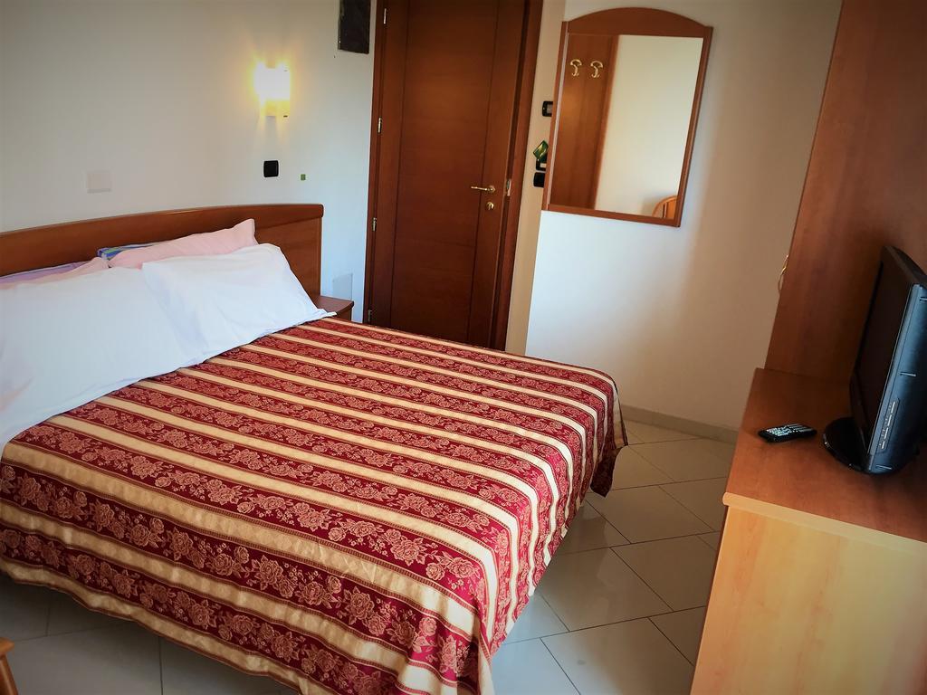 Hotel Villa Linda - Family Hotel - Nuova Costruzione Antisismica 리치오네 외부 사진